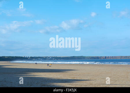 Blue sky day on the beach at Hunmanby Gap looking towards Filey - Yorkshire, England, UK Stock Photo