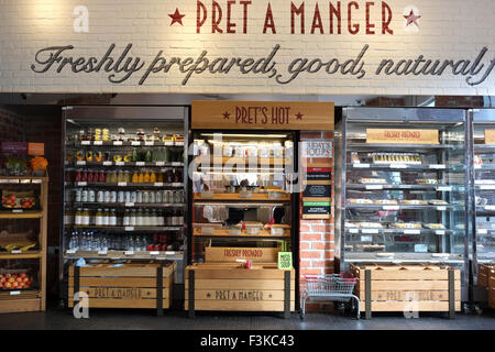 A pret a manger cafe interior, freshly pepared, drinks & good food to go naturally, Liverpool, Merseyside, UK Stock Photo