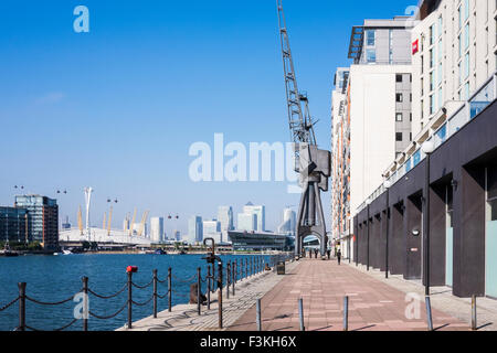 Royal Victoria Dock & Canary Wharf skyline, Docklands, London, England ...