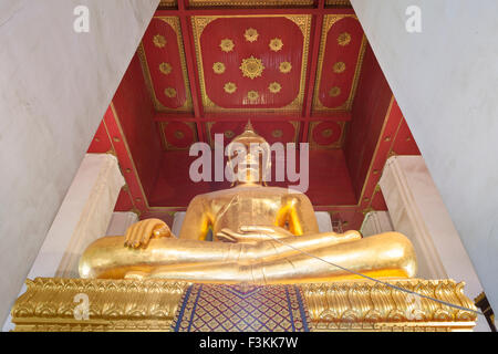 Phra Mongkonbophit, seated gold Buddha, Ayutthaya, Thailand Stock Photo