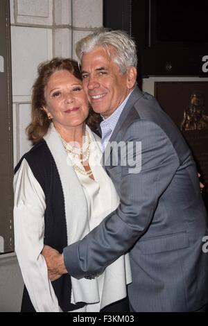 New York, NY, USA. 8th Oct, 2015. Linda Lavin, Steve Bakunas at arrivals for FOOL FOR LOVE Opening Night on Broadway, Samuel J. Friedman Theatre, New York, NY October 8, 2015. Credit:  Steven Ferdman/Everett Collection/Alamy Live News Stock Photo