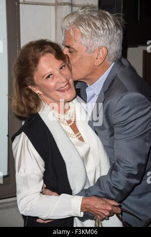 New York, NY, USA. 8th Oct, 2015. Linda Lavin, Steve Bakunas at arrivals for FOOL FOR LOVE Opening Night on Broadway, Samuel J. Friedman Theatre, New York, NY October 8, 2015. Credit:  Steven Ferdman/Everett Collection/Alamy Live News Stock Photo