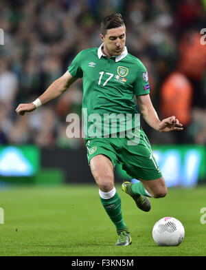 Dublin, Ireland. 08th Oct, 2015. Ireland's Stephen Ward in action during the UEFA EURO 2016 qualifying soccer match Ireland vs Germany in Dublin, Ireland, 08 October 2015. Ireland won 1-0. Photo: Peter Kneffel/dpa/Alamy Live News Stock Photo