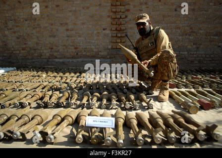 Khyber Agency. 8th Oct, 2015. A soldier displays rockets recovered during operations against terrorists in northwest Pakistan's Khyber Agency, Oct. 8, 2015. Arms, ammunitions and explosive materials have been recovered during intelligence-based operations in Khyber Agency, officials said. © Umar Qayyum/Xinhua/Alamy Live News Stock Photo