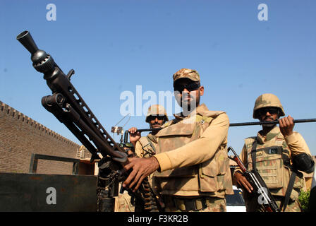 Khyber Agency. 8th Oct, 2015. Soldiers display weapons recovered during operations against terrorists in northwest Pakistan's Khyber Agency, Oct. 8, 2015. Arms, ammunitions and explosive materials have been recovered during intelligence-based operations in Khyber Agency, officials said. © Umar Qayyum/Xinhua/Alamy Live News Stock Photo