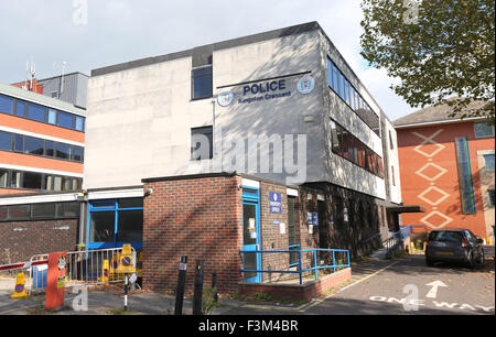 Fratton, Hampshire, UK. 9th October, 2015. Police  station closed after  flying squad move in.  A FLEA infestation has forced the closure of a police station housing the area’s entire  Criminal investigation team. Fratton station, in Kingston Crescent, has been forced to close as it’s  being fumigated.    All detectives and investigative staff were moved to the station earlier this year and the closure has forced them to work elsewhere. Credit:  uknip/Alamy Live News Stock Photo