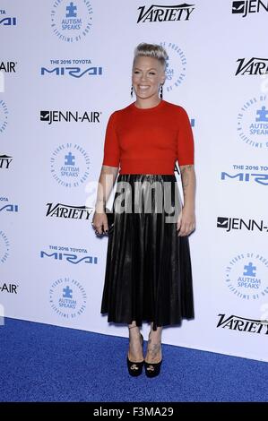 Santa Monica, California, USA. 08th Oct, 2015. Pink at arrivals for Autism Speaks To Los Angeles Celebrity Chef Gala, Barker Hangar, Santa Monica, CA October 8, 2015. Credit:  Everett Collection Inc/Alamy Live News Stock Photo