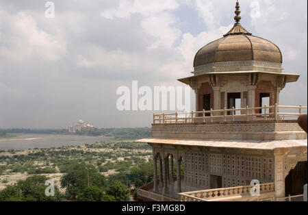 Agra, Uttar Pradesh, India. The Red Fort and the Taj Mahal bear an exceptional and complementary testimony to a civilization whi Stock Photo