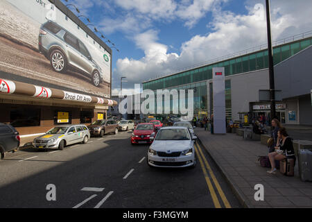 Manchester international airport drop off & arrivals Welcome to Terminal 3 Stock Photo