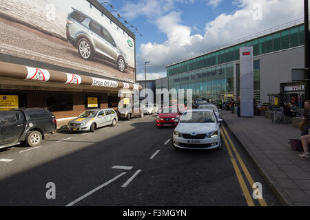 Manchester international airport drop off & arrivals Welcome to Terminal 3 Stock Photo