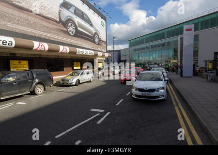 Manchester international airport drop off & arrivals Welcome to Terminal 3 Stock Photo
