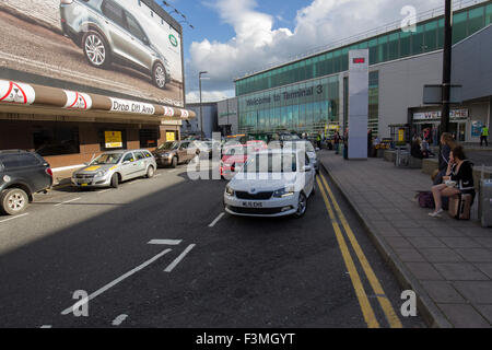 Manchester international airport drop off & arrivals Welcome to Terminal 3 Stock Photo
