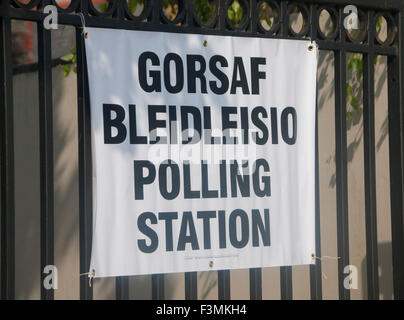 Polling station gorsaf bleidleisio bilingual English and Welsh sign Cardiff Wales UK Stock Photo