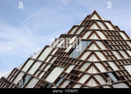 The Diamond building; an engineering teaching facility of the University of Sheffield - exterior, autumn - 2015 Stock Photo