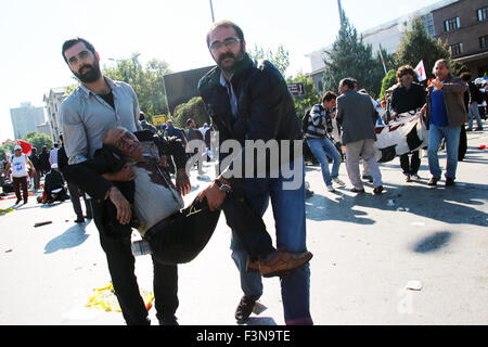 Ankara, Turkey. 10th Oct, 2015. Oct.10, 2015 - Suicide bomb attack near Ankara's main train station. More than 50 people killed in blast before planned peace march. Credit:  Tumay Berkin/ZUMA Wire/Alamy Live News Stock Photo