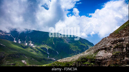 Traffic jam of cars on the Rohtang La pass, elevation 3,978 m (13,050 ft) Himachal Pradesh, India. This pass is an ancient trade Stock Photo