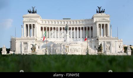 Rome, Italy. 16th July, 2015. The National Monument to Victor Emmanuel II in Rome, Italy, 16 July 2015. Photo: Fredrik von Erichsen/dpa - NO WIRE SERVICE -/dpa/Alamy Live News Stock Photo