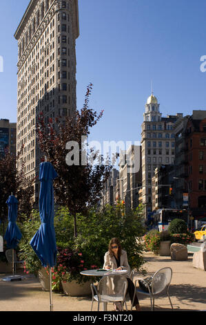 Flatiron Building. Between 22nd St. and 23rd St. and between Broadway and 5th Ave One of the most emblematic buildings of the ci Stock Photo