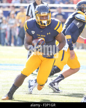 Toledo, OH, USA. 10th Oct, 2015. Toledo's Terry Swanson #2 make a cut up the field during the NCAA football game between the Toledo Rockets and the Kent State Golden Flashes at the Glass Bowl in Toledo, OH. Kyle Okita/CSM/Alamy Live News Stock Photo