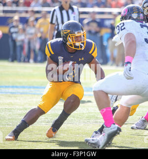 Toledo, OH, USA. 10th Oct, 2015. Toledo's Terry Swanson #2 cuts toward a running lane during the NCAA football game between the Toledo Rockets and the Kent State Golden Flashes at the Glass Bowl in Toledo, OH. Kyle Okita/CSM/Alamy Live News Stock Photo