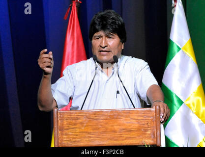 Cochabamba, Bolivia. 10th Oct, 2015. Bolivian President Evo Morales (L ...