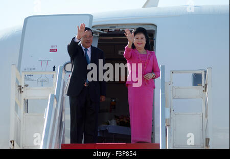 Phnom Penh, Cambodia. 11th Oct, 2015. Cambodian Prime Minister Hun Sen (L) and his wife Bun Rany gesture from the plane before their departure in Phnom Penh, capital of Cambodia, Oct. 11, 2015. Hun Sen left Phnom Penh on Sunday for a series of international meetings in China's Macao and Beijing to be held from Oct. 12 to 17, a senior official said. Credit:  Sovannara/Xinhua/Alamy Live News Stock Photo