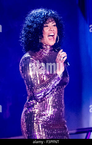 Erfurt, Germany. 10th Oct, 2015. South African singer Belinda Davids performing a Whitney Houston tribute act during the ARD live TV show '150 Jahre Schlager - Das große Fest zum Jubilaeum' (lit. 150 years of Schlager - the big jubilee celebration), in Erfurt, Germany, 10 October 2015. PHOTO: ANDREAS LANDER/DPA - NO WIRE SERVICE - © dpa/Alamy Live News Stock Photo