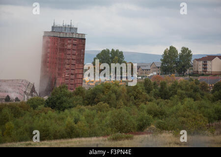 Glasgow, UK. 11th Oct, 2015. The demolition of the iconic Red Road flats, in the East End of Glasgow, Scotland, on Sunday, 11 October 2015. Credit:  jeremy sutton-hibbert/Alamy Live News