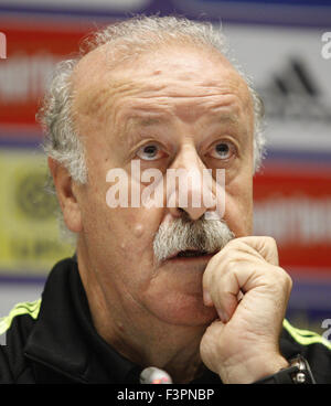 Kiev, Ukraine. 11th Oct, 2015. The head coach of Spanish national soccer team VICENTE DEL BOSQUE during the press conference in Kiev, Ukraine, 11 October 2015. Spain will face Ukraine in a UEFA EURO 2016 qualifying soccer match at Kiev's Olympic Stadium on 12 October. © Serg Glovny/ZUMA Wire/Alamy Live News Stock Photo