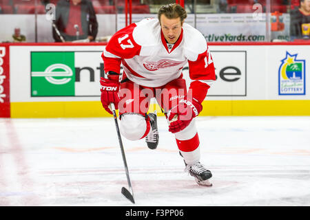 Raleigh, North Carolina, USA. 10th Oct, 2015. Detroit Red Wings center Brad Richards (17) during the NHL game between the Detroit Red Wings and the Carolina Hurricanes at the PNC Arena. The Detroit Red Wings defeated the Carolina Hurricanes 4-3. © Andy Martin Jr./ZUMA Wire/Alamy Live News Stock Photo