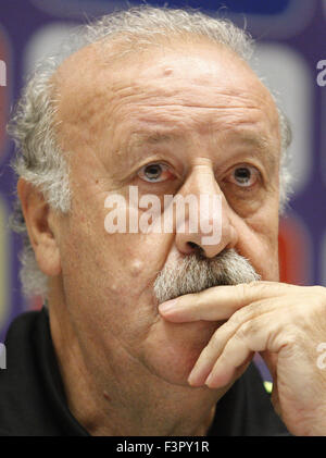 Kiev, Ukraine. 11th Oct, 2015. Spain head coach VICENTE DEL BOSQUE during a press conference in Kiev, Ukraine, 11 October 2015. Spain will face Ukraine in the UEFA Euro 2016 qualifying, group C, soccer match on 12 October 2015 at the Olimpiyskyi stadium in Kiev. © Serg Glovny/ZUMA Wire/Alamy Live News Stock Photo