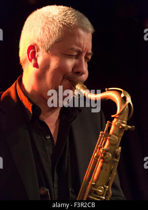 Andy sheppard deals saxophone