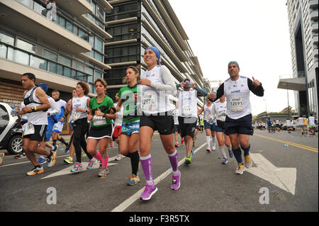 Buenos Aires, Argentina. 11th Oct, 2015. Competitors run in the traditional Buenos Aires Marathon, in Buenos Aires, Argentina, on Oct. 11, 2015. Credit:  Alfredo Luna/TELAM/Xinhua/Alamy Live News Stock Photo