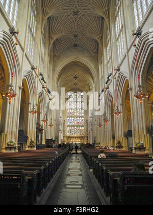Interior of Bath Abbey showing the fan vaulting ceiling and stained ...