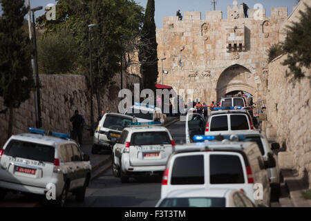 Jerusalem, Israel. 12th October, 2015. Israeli police seal off the scene where an attempted stabbing took place near the Lion Gate in the Old City of Jerusalem, on Oct. 12, 2015. Police shot and killed a Palestinian who allegedly tried to stab them in Jerusalem on Monday, authorities said. According to an initial investigation, a Palestinian man raised the suspicion of police officers at the scene as he walked down the street, police spokesperson Micky Rosenfeld told Xinhua. Credit:  Xinhua/Alamy Live News Stock Photo