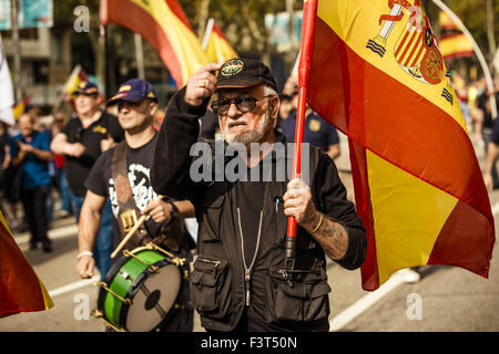 Barcelona, Catalonia, Spain. 12th Oct, 2015. Former members of the Spanish Legion protest for the unity of Spain marching through the city of Barcelona on Columbus Day Credit:  Matthias Oesterle/ZUMA Wire/Alamy Live News Stock Photo