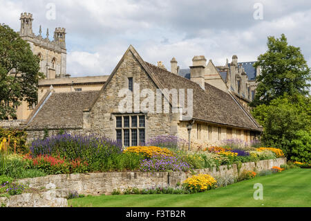 Christ Church Hall, Oxford University, Oxford, England. King Charles I held  his Parliament in the Great Hall during the English Civil War. From Old  England: A Pictorial Museum, published 1847 Stock Photo 
