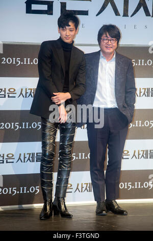 Gang Dong-Won, Kim Yun-Seok, Oct 12, 2015 : South Korean actors Gang Dong-Won (L) and Kim Yun-Seok pose during a press preview of their new movie, The Priests, in Seoul, South Korea. Credit:  Lee Jae-Won/AFLO/Alamy Live News Stock Photo