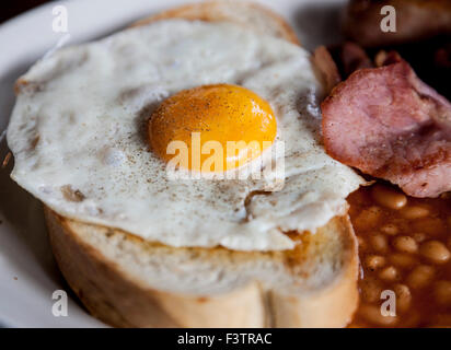 pepper fried egg on toast with bacon beans