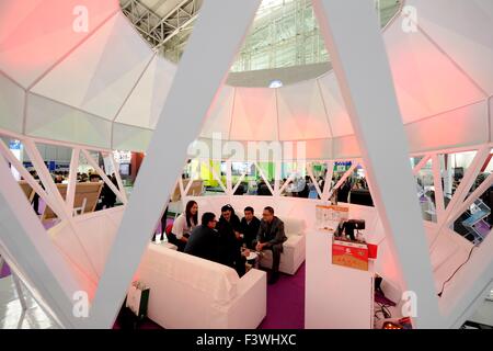 (151013) -- HARBIN, Oct. 13, 2015 (Xinhua) -- Visitors have business talks at the booth of Russia's Sakha (Yakutia) Republic during the second China-Russia Exposition in Harbin, northeast China's Heilongjiang Province, Oct. 13, 2015. Nearly 10,000 businessmen from 103 countries and regions attended the expo. The event will last till Oct. 16, 2015.(Xinhua/Wang Song)  (zhs) Stock Photo