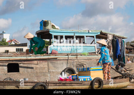 two vietnamese ladies women at the cai rang floating markets near can tho, city in mekong delta,vietnam Stock Photo