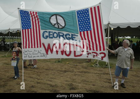 Anti-War protesters, along with activist Cindy Sheehan, gather in Crawford, Texas to protest against George W Bush. Sheehan had asked to talk to Bush about the death of her son Casey Sheehan during the war in Iraq, but Bush refused to talk to her. Sheehan vowed to camp out until Bush talked to her, but he never did. Stock Photo