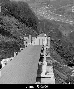 Conveyor Belt System to transport coal tailings to enable recovery of usable coal, South Wales 1972 Stock Photo