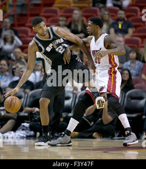 Oct. 12, 2015 - Miami, Florida, U.S. - San Antonio Spurs forward Tim Duncan (21) is defended by Miami Heat forward Udonis Haslem (40) at AmericanAirlines Arena in Miami, Florida on October 12, 2015. (Credit Image: © Allen Eyestone/The Palm Beach Post via ZUMA Wire) Stock Photo
