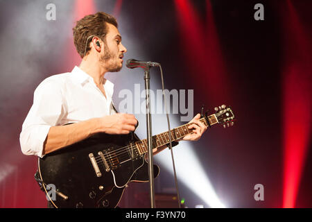 Eventim Apollo, Hammersmith, London, UK 13th October 2015 Editors in concert at the Eventim Apollo, London Tom Smith, frontman of the Editors Editors on their 'In Dream' tour  Credit:  Richard Soans/Alamy Live News' Stock Photo