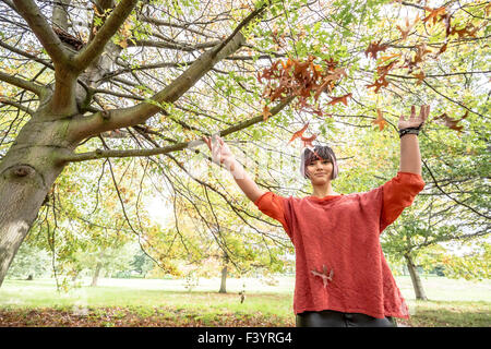 London, UK. 13th October, 2015.  Rich Colours of Autumn Leaves in Hyde Park Credit:  Guy Corbishley/Alamy Live News Stock Photo