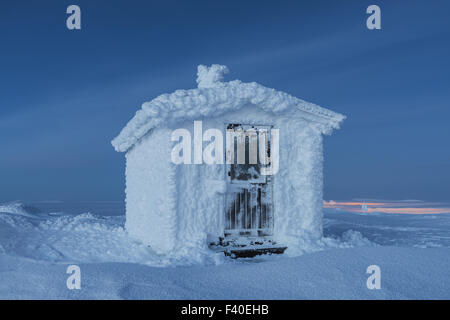 frost covered hut, Dundret, Lapland, Sweden Stock Photo