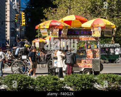 Sidewalk Hot Dog Vendor Stand, Grand Army Plaza, NYC, USA Stock Photo