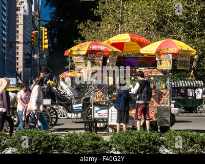 Sidewalk Hot Dog Vendor Stand, Grand Army Plaza, NYC, USA Stock Photo