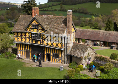 UK, England, Shropshire, Craven Arms, Stokesay Castle, gatehouse